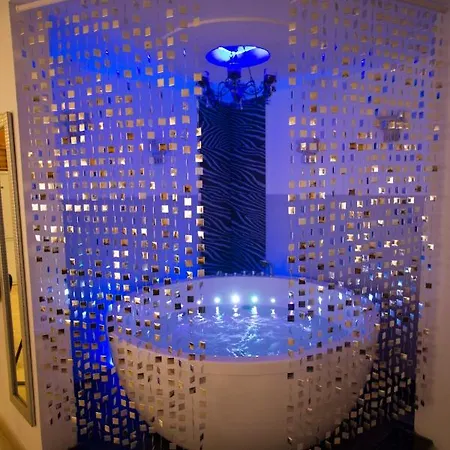 Apartament Gold - Central, Cozy, A Fun Place Like No Other